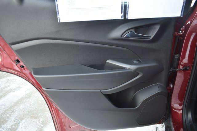 Used 2025 Chevrolet Trax LT w/ LT Convenience Package image 33