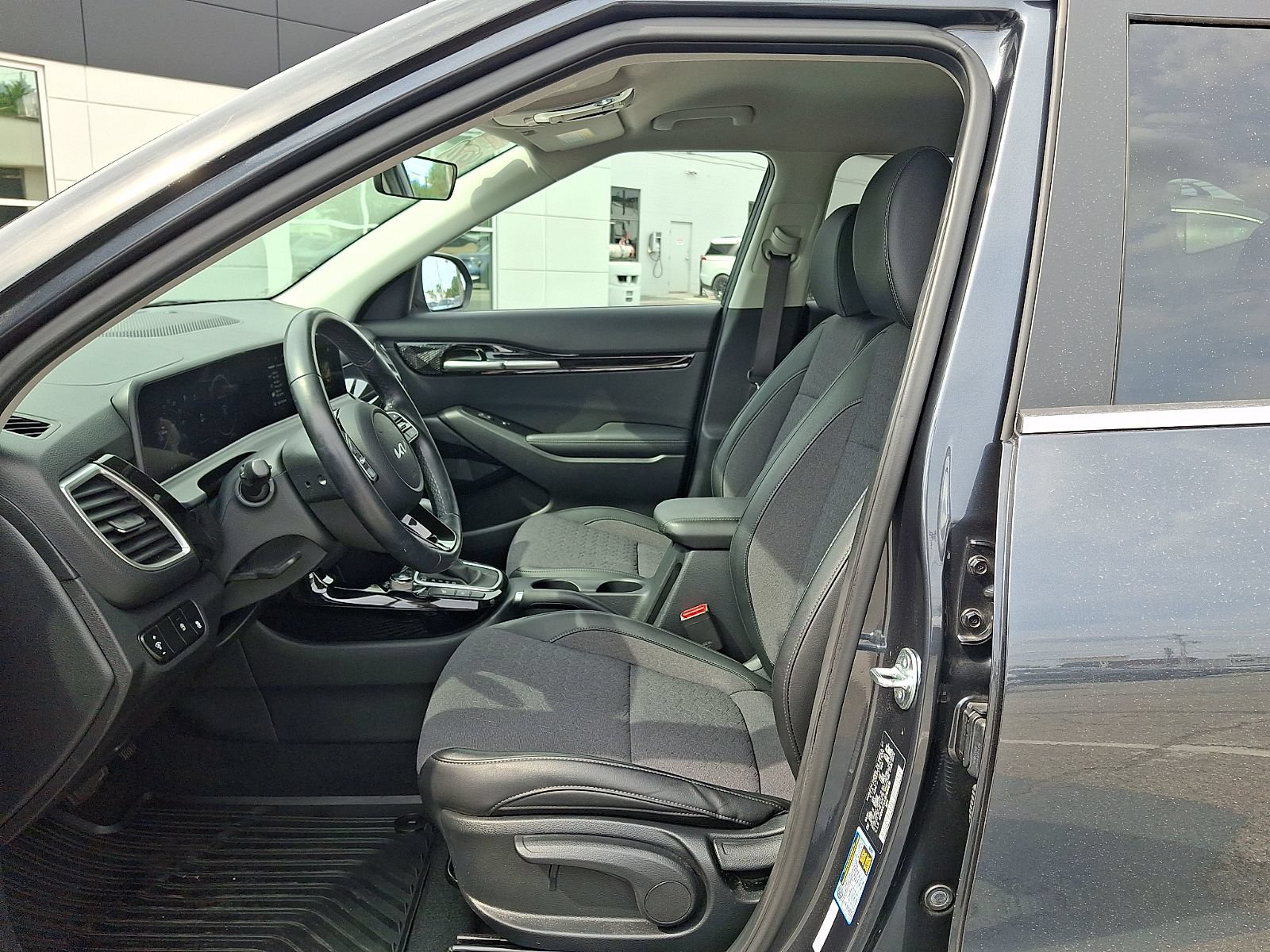 Used 2024 Kia Seltos S AWD/4WD image 13