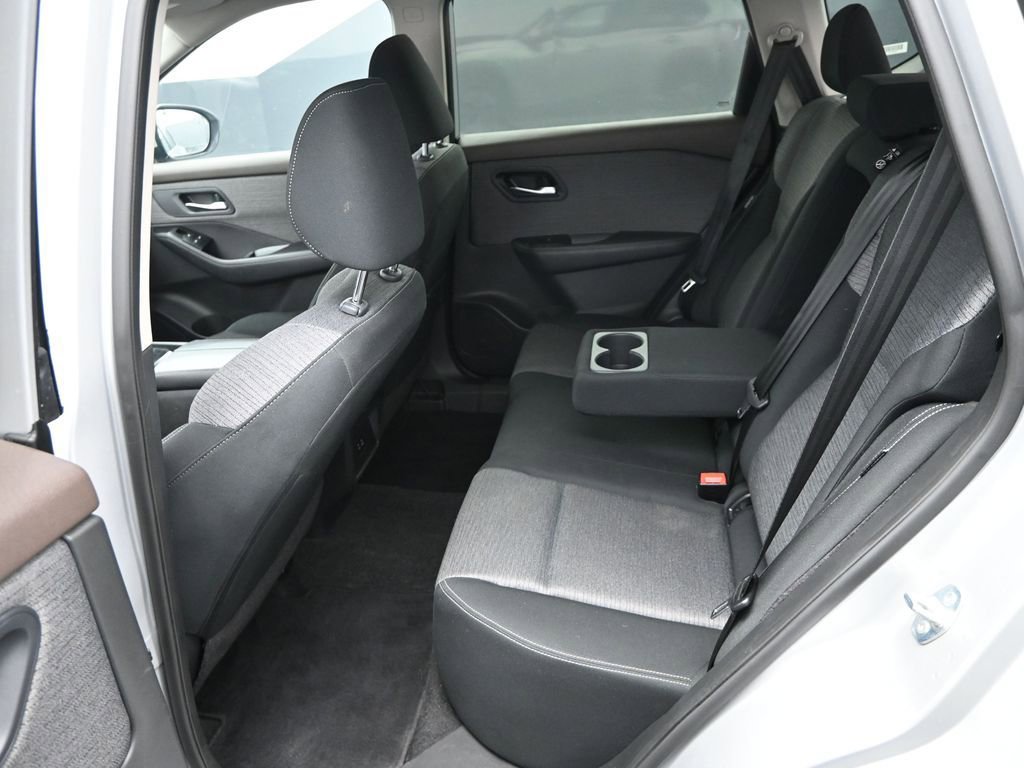 Used 2023 Nissan Rogue SV image 12