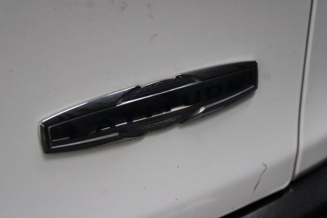 Used 2014 Jeep Cherokee Latitude w/ Cold Weather Group AWD/4WD image 8