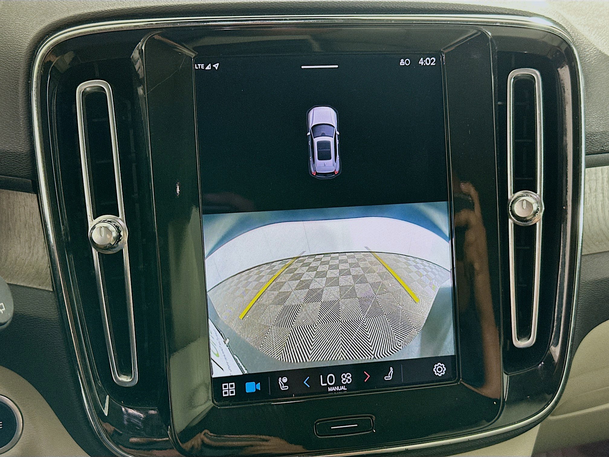 Used 2023 Volvo XC40 B5 Plus w/ Driver Assist Package image 22