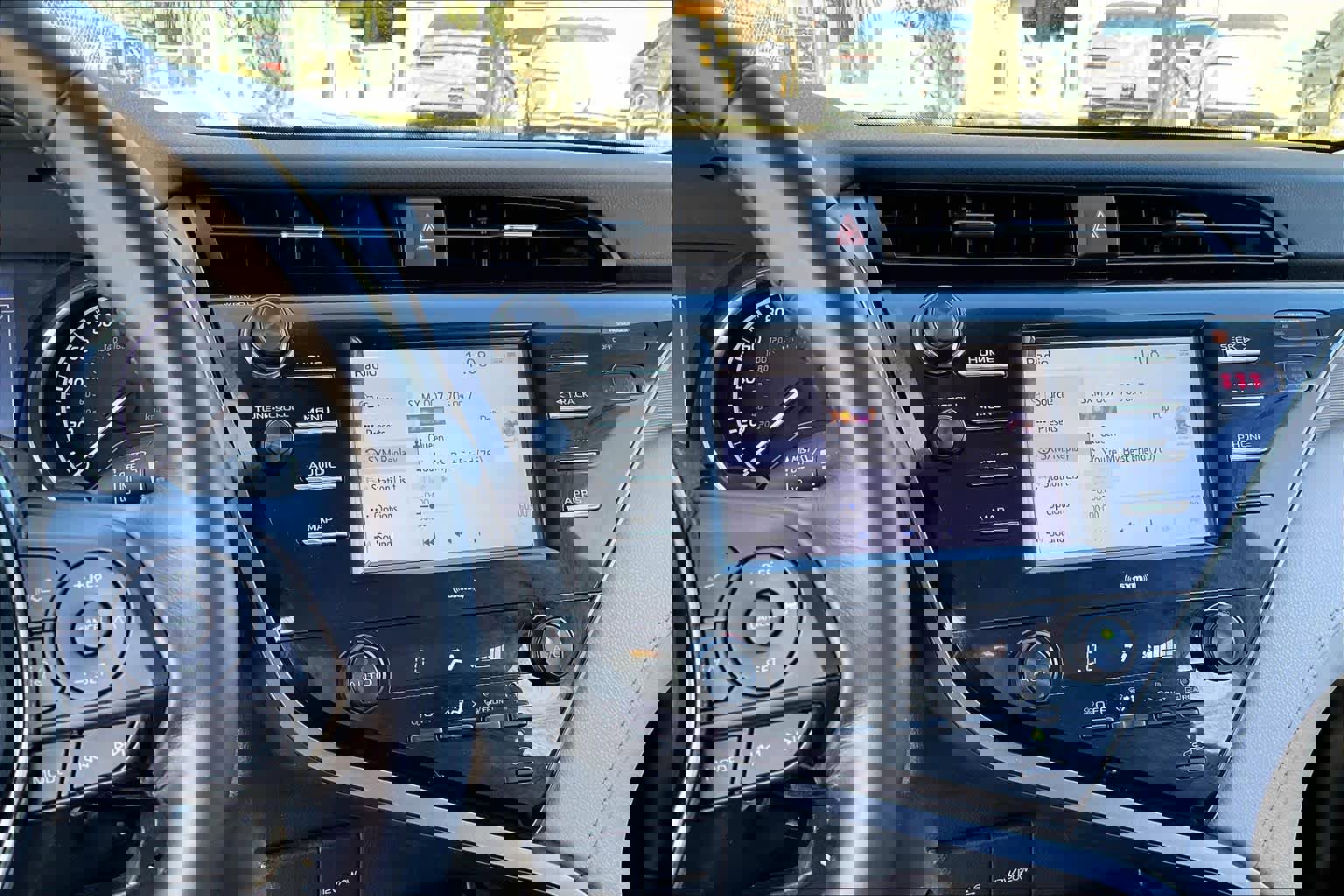 Used 2020 Toyota Camry SE image 5