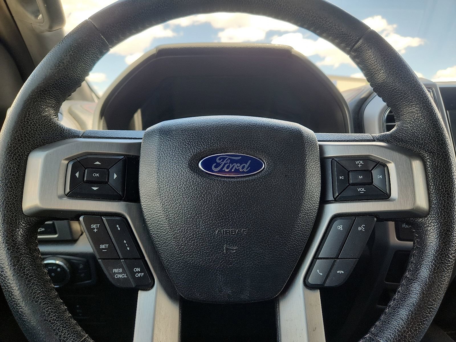 Used 2016 Ford F150 Platinum w/ Equipment Group 701A Luxury AWD/4WD image 19