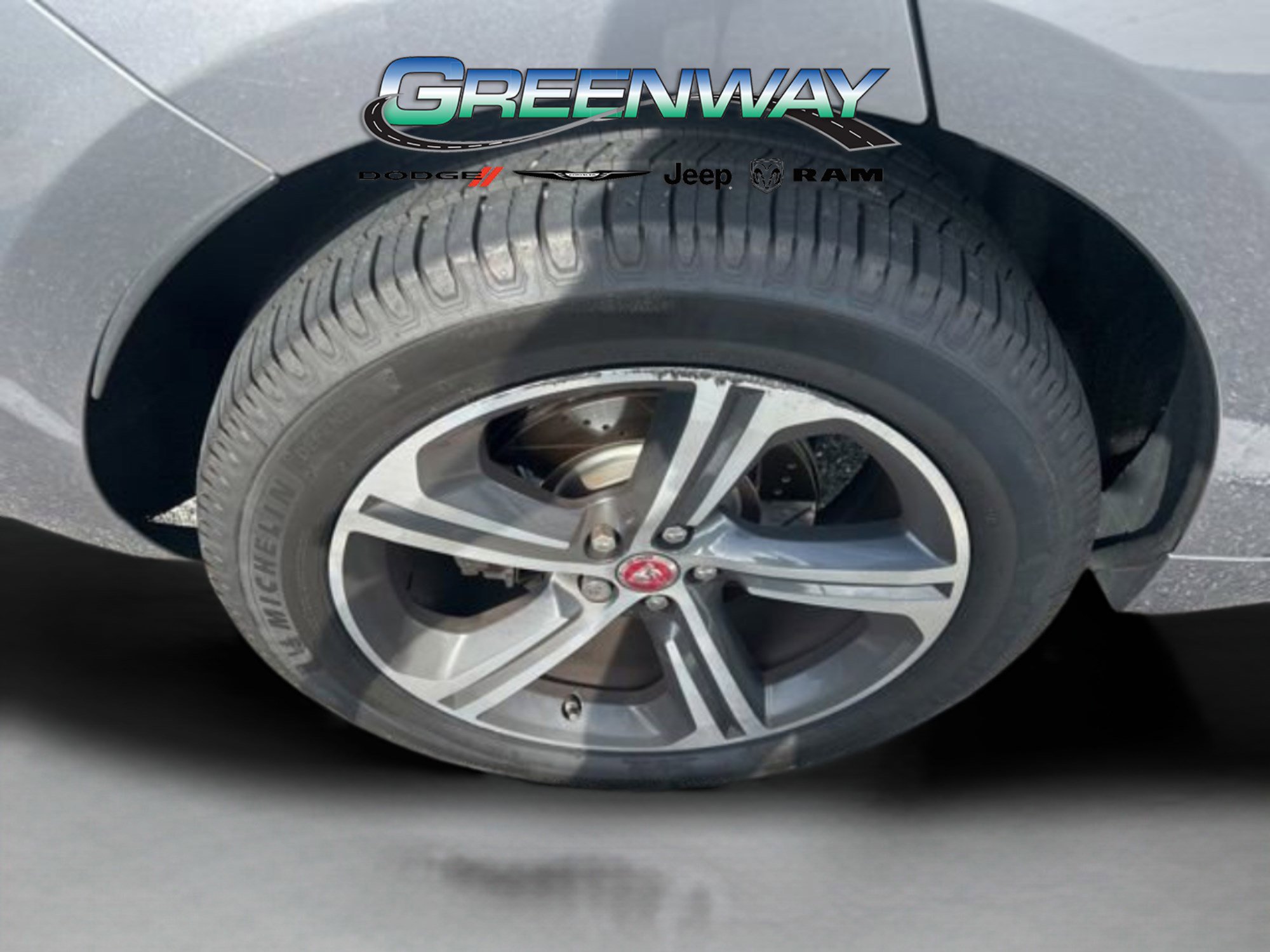 Used 2020 Jaguar F-PACE R-Sport image 32