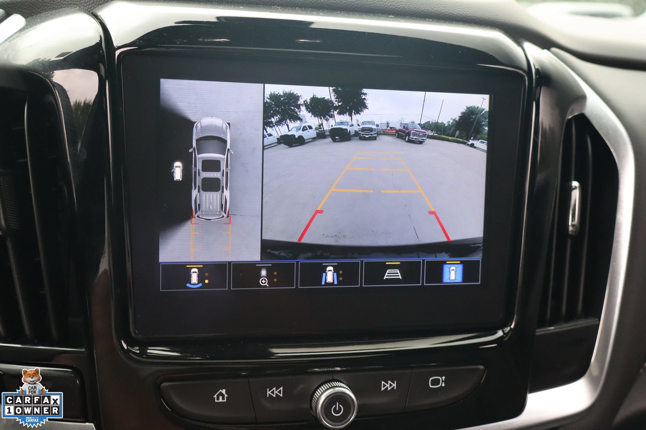 Used 2023 Chevrolet Traverse Premier FWD image 23