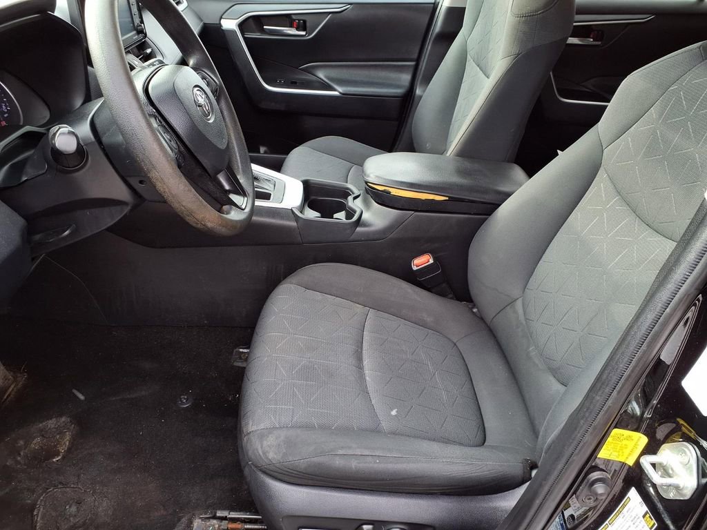 Used 2020 Toyota RAV4 XLE AWD/4WD image 5