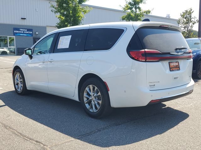 Used 2024 Chrysler Pacifica Touring-L AWD/4WD image 4