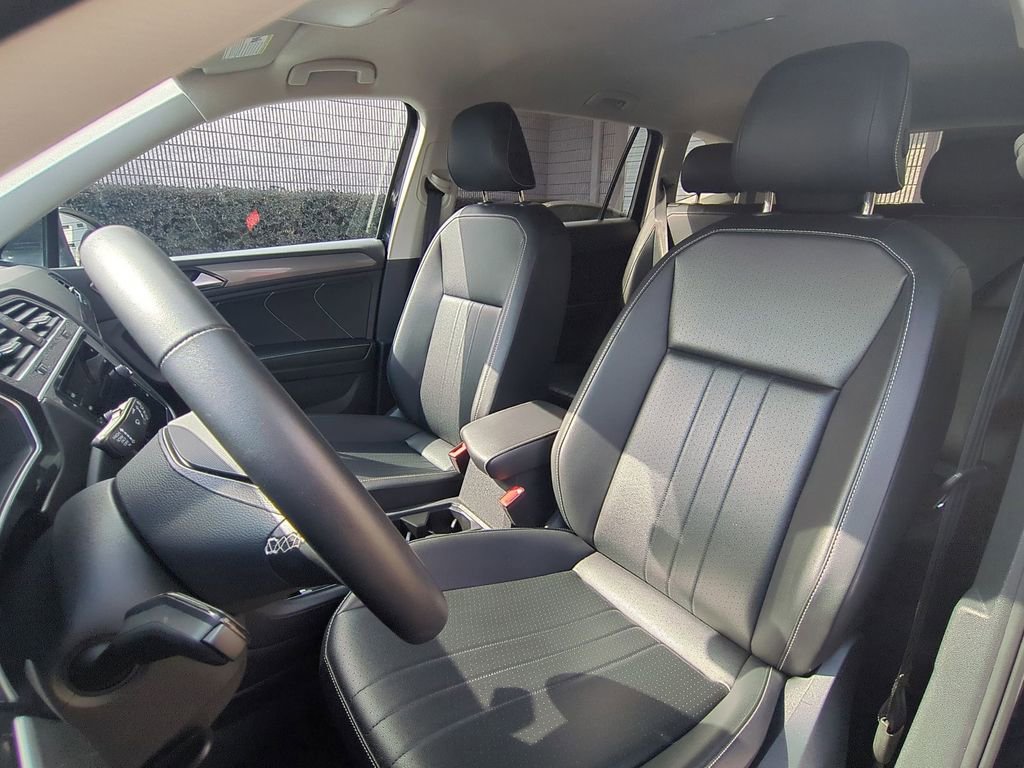 Used 2024 Volkswagen Tiguan SE image 24