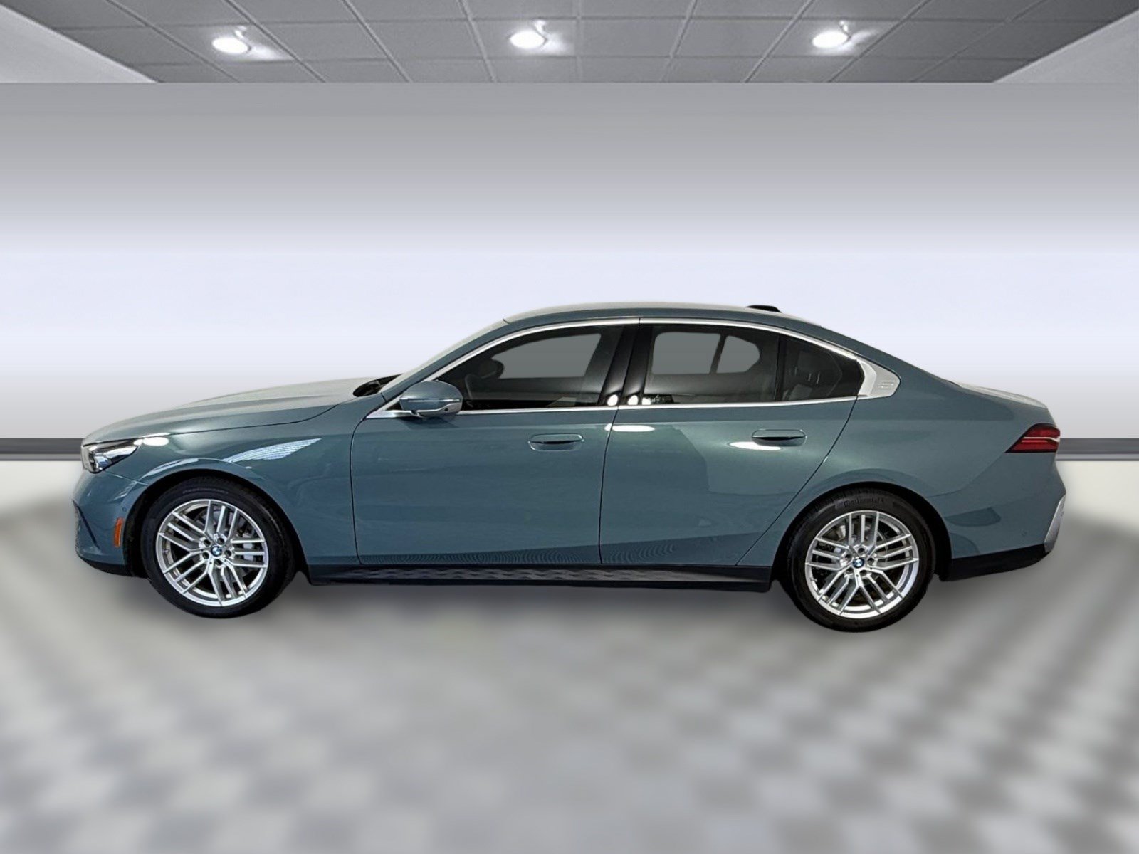 Used 2024 BMW 530i w/ Premium Package RWD image 2