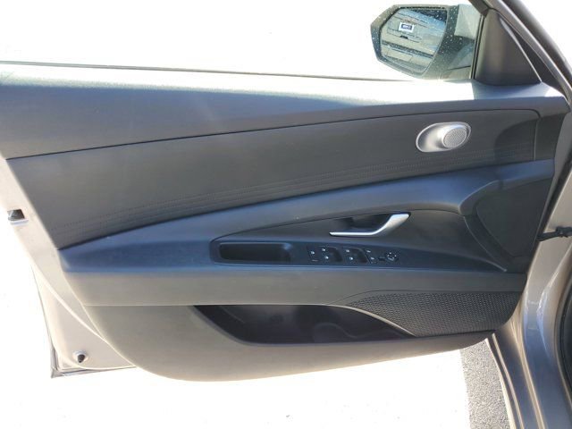 Certified 2022 Hyundai Elantra SEL w/ Winter Weather Package image 14