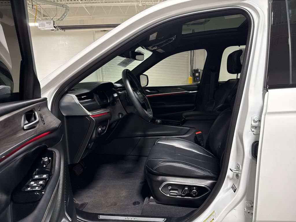 Used 2022 Jeep Grand Cherokee Overland AWD/4WD image 21