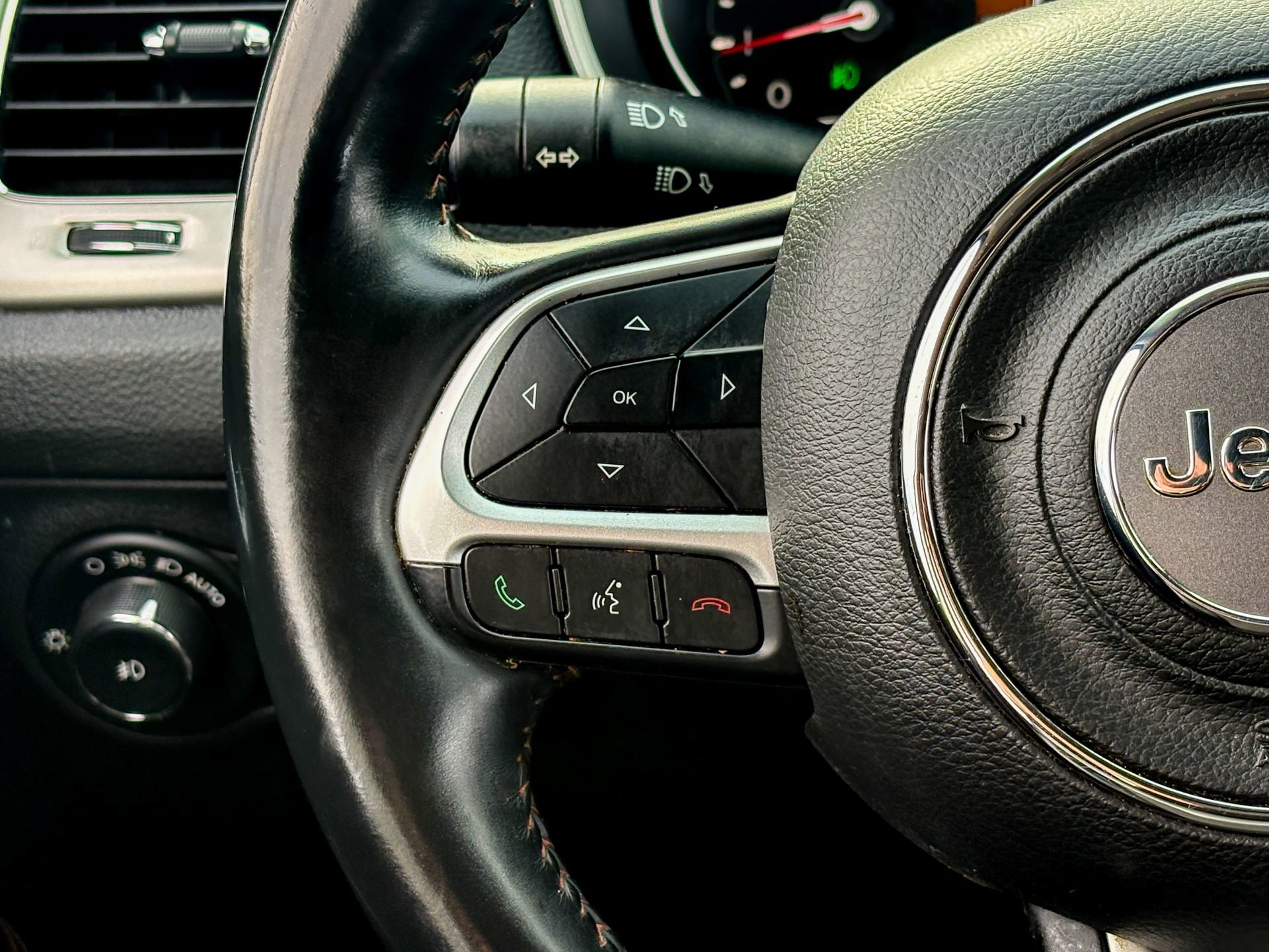 Used 2018 Jeep Compass Latitude w/ Popular Equipment Group FWD image 26