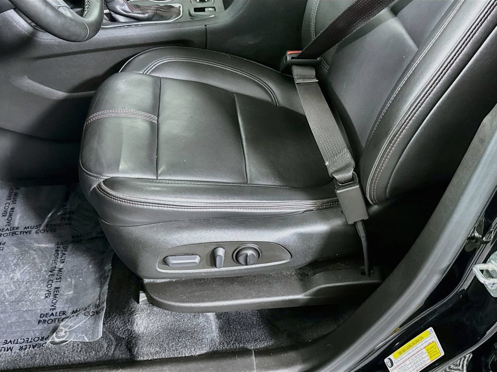 Used 2023 Chevrolet Traverse RS AWD/4WD image 23