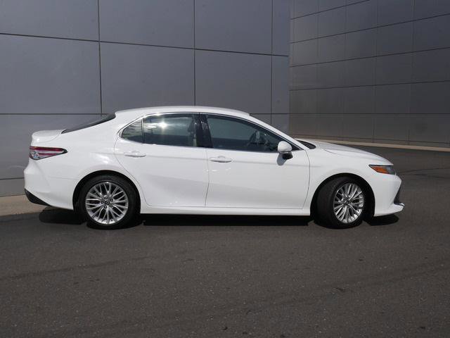 Certified 2018 Toyota Camry XLE FWD image 2
