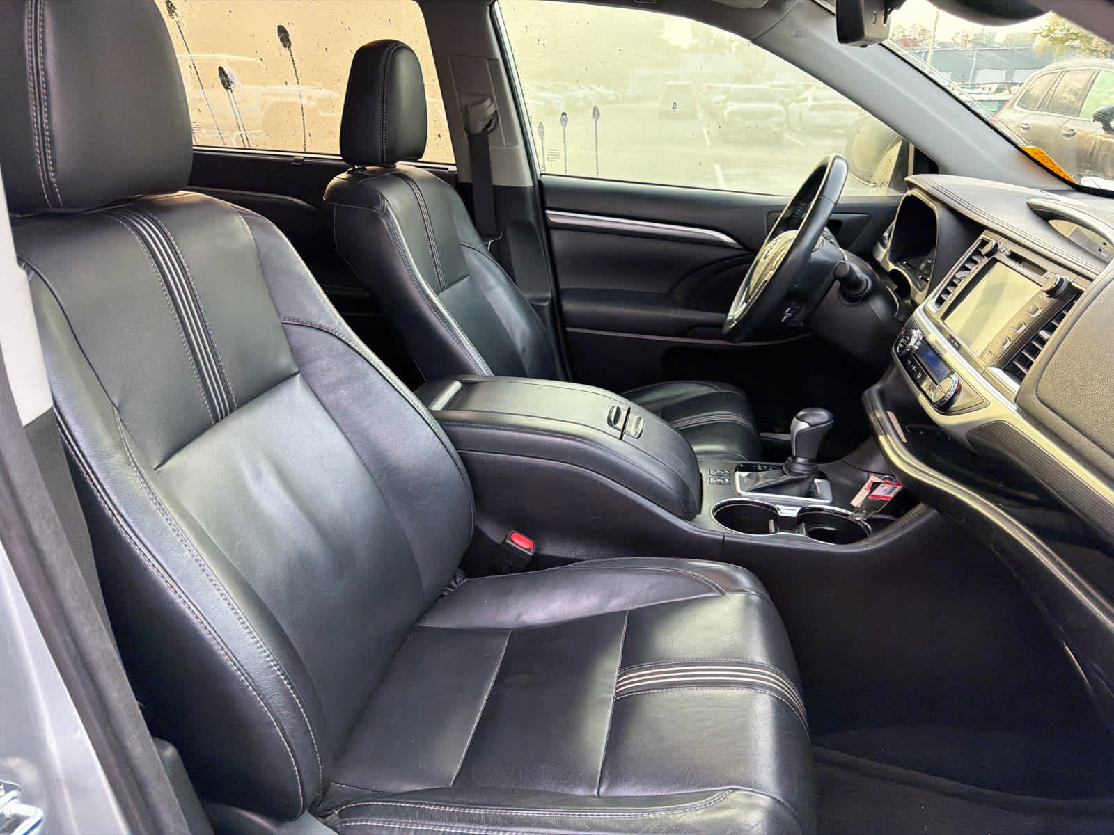 Used 2018 Toyota Highlander SE image 16