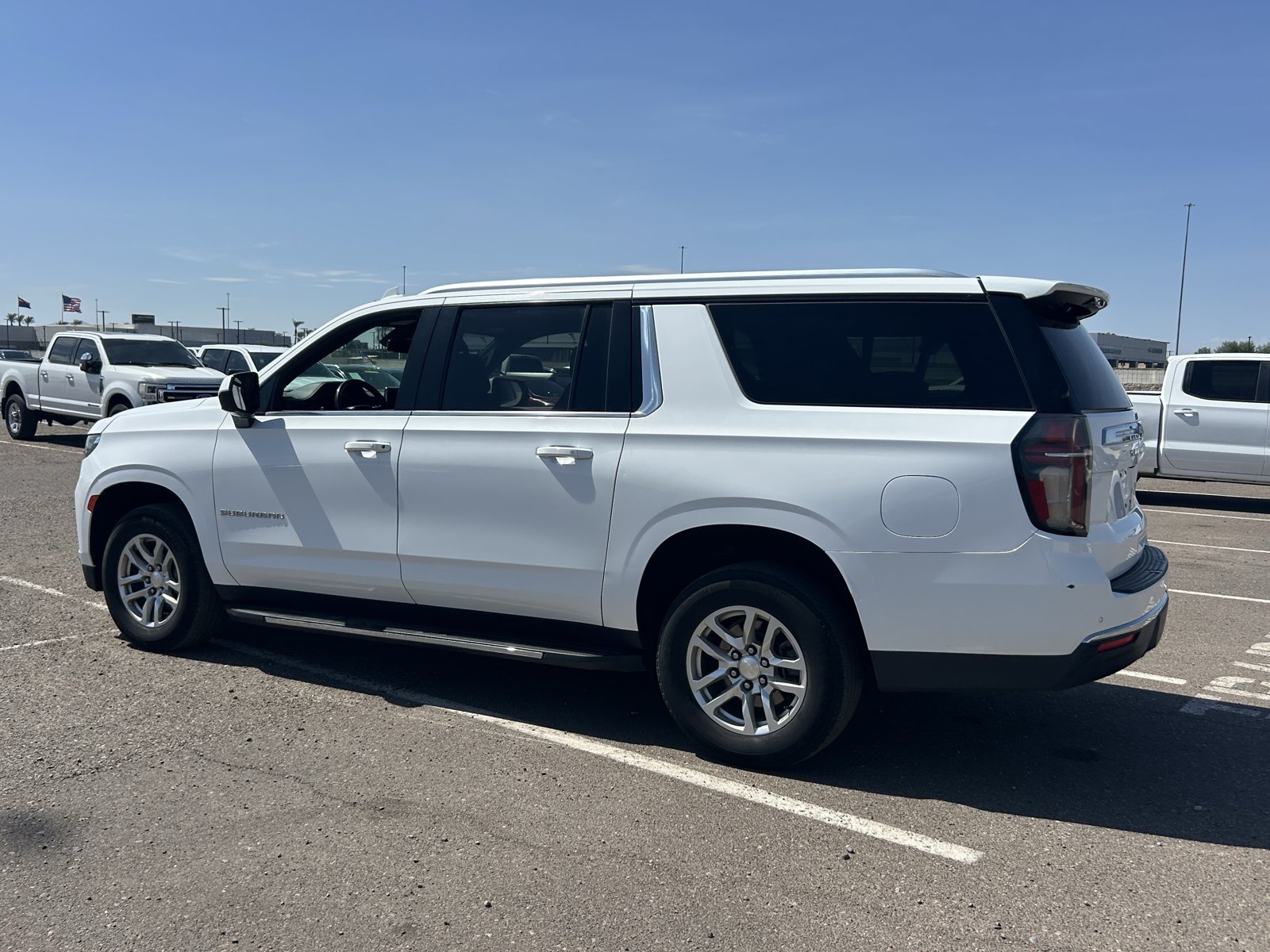 Certified 2023 Chevrolet Suburban LT AWD/4WD image 3