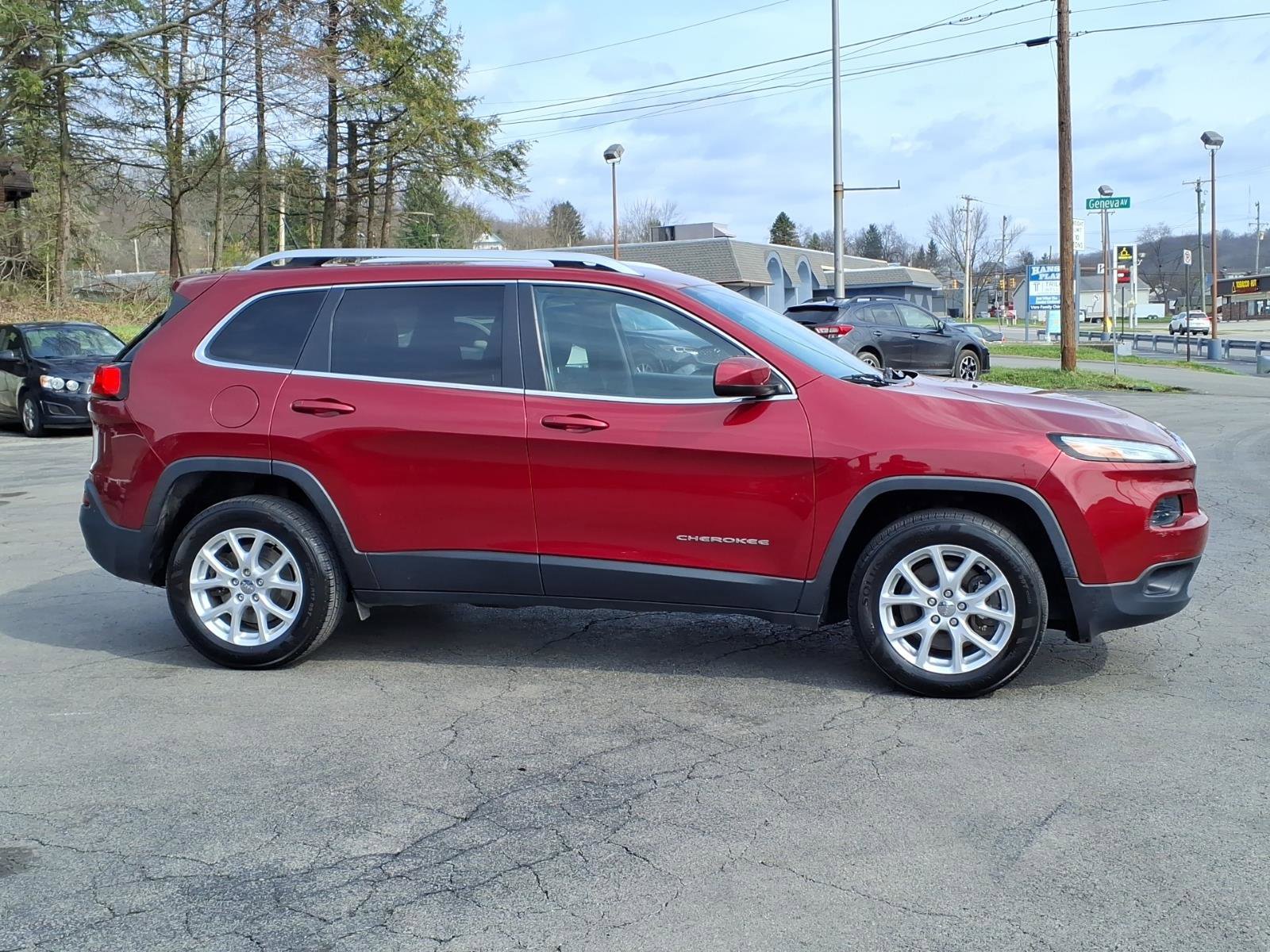 Used 2015 Jeep Cherokee Latitude image 2