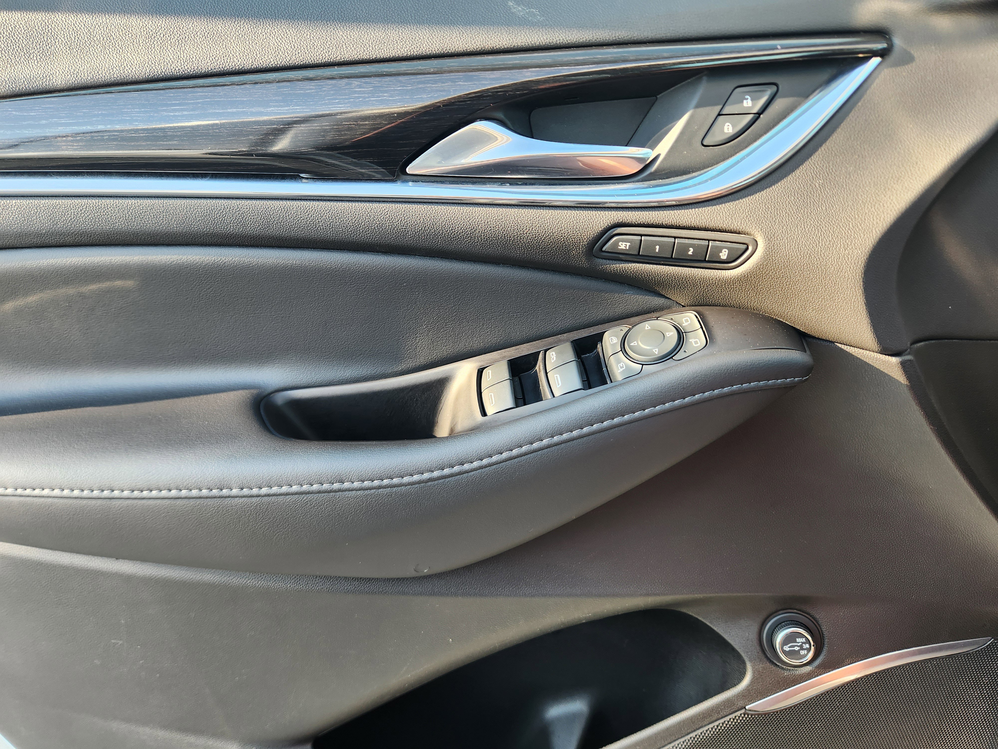 Used 2019 Buick Enclave Avenir w/ Avenir Technology Package image 27