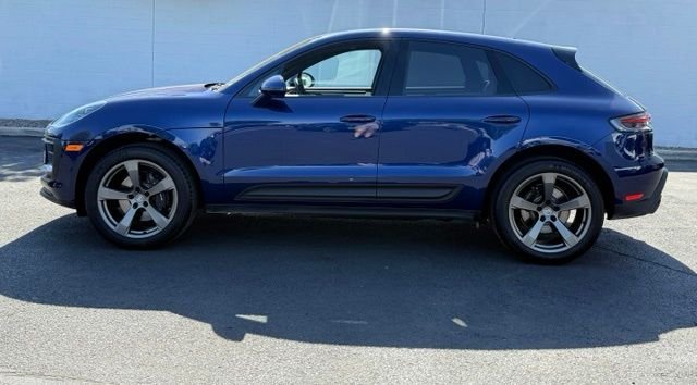 Used 2025 Porsche Macan AWD/4WD image 2