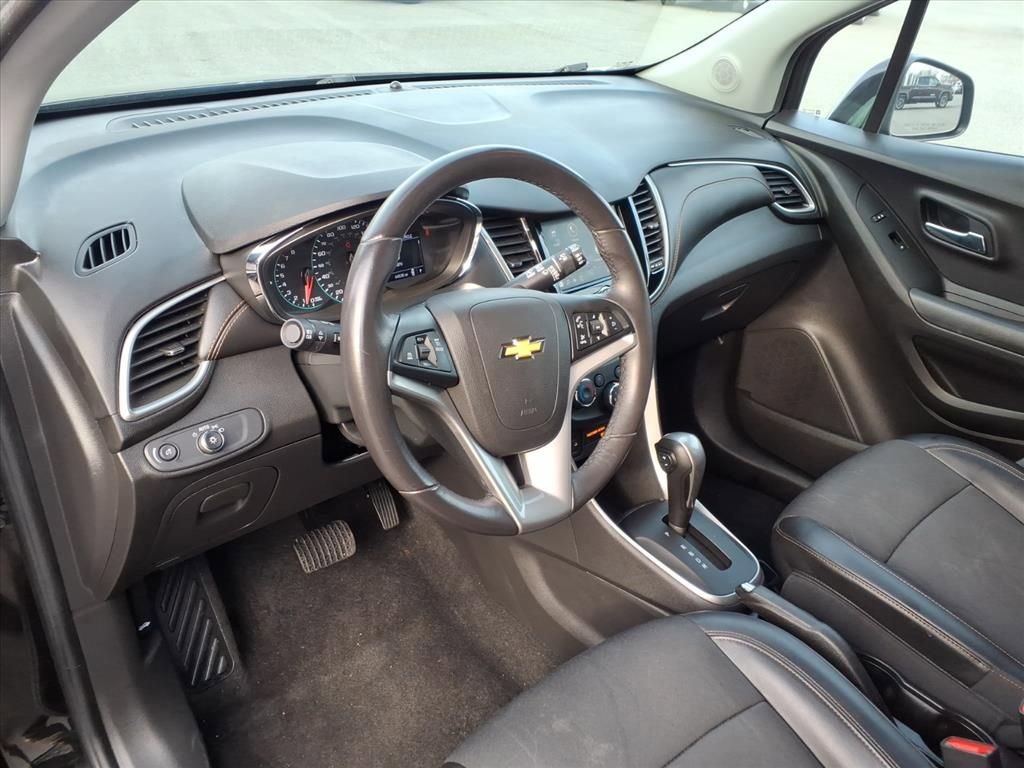 Used 2020 Chevrolet Trax LT w/ LT Convenience Package image 13