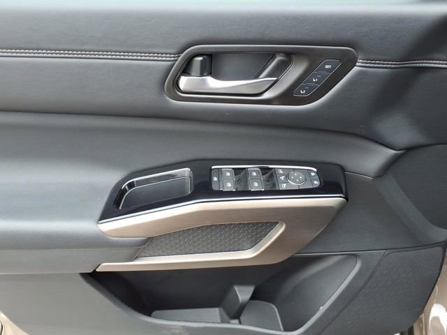 Certified 2024 Nissan Pathfinder Platinum w/ Black Appearance Package image 3