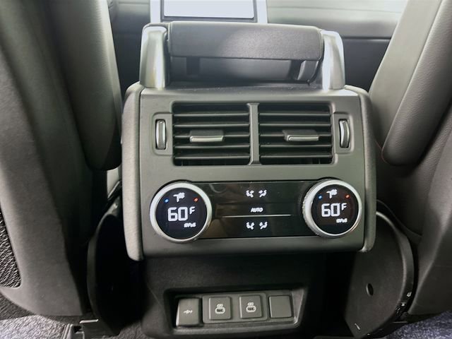 Used 2024 Land Rover Discovery S image 26