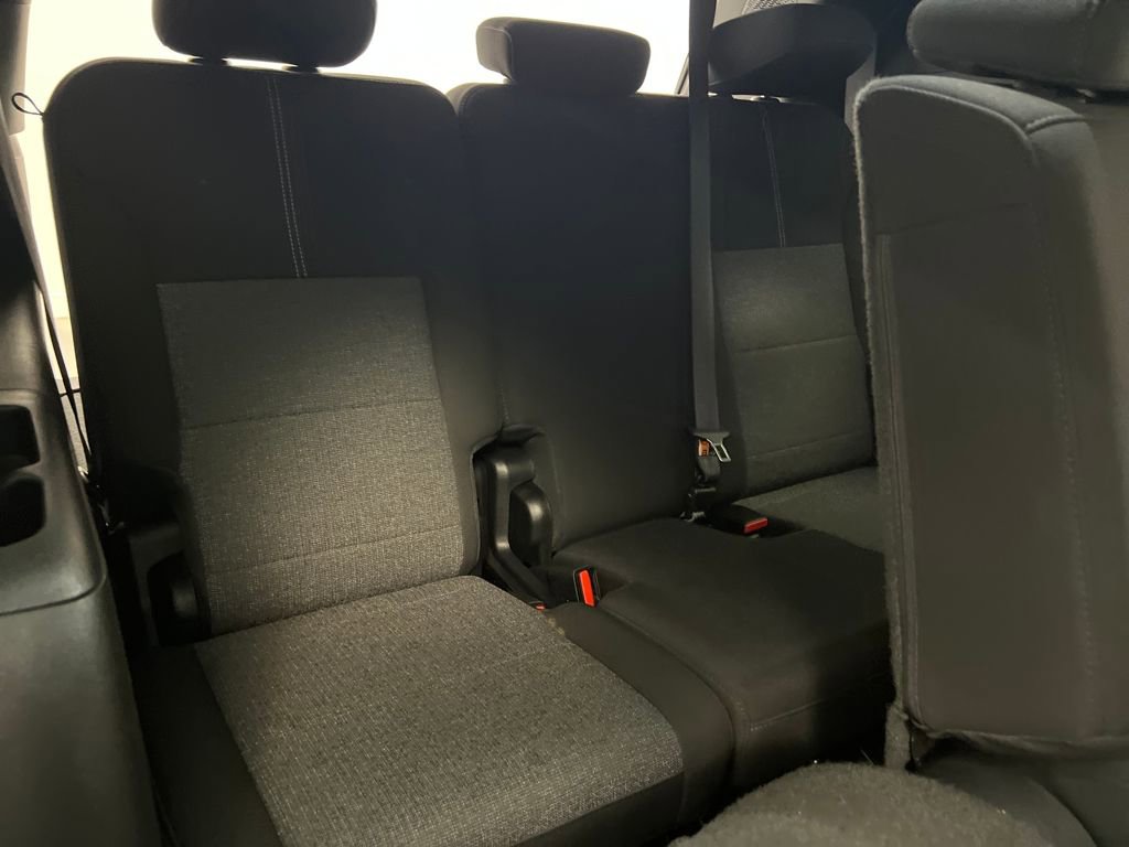 Used 2025 GMC Acadia Elevation image 32