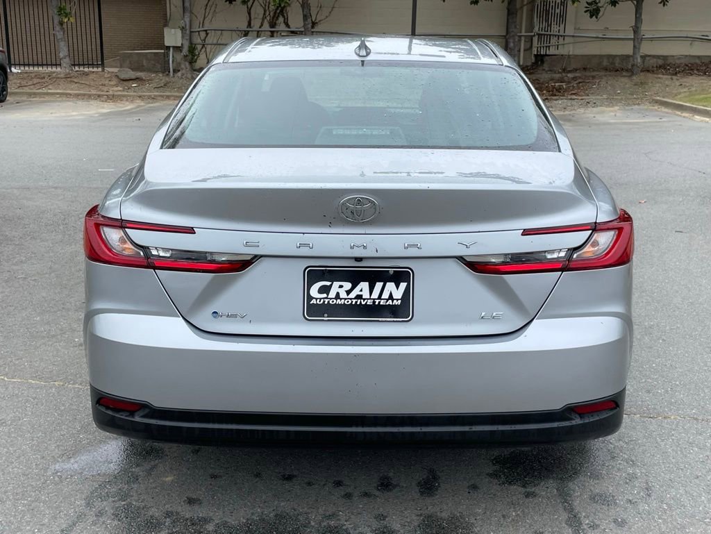 Used 2025 Toyota Camry SE image 6
