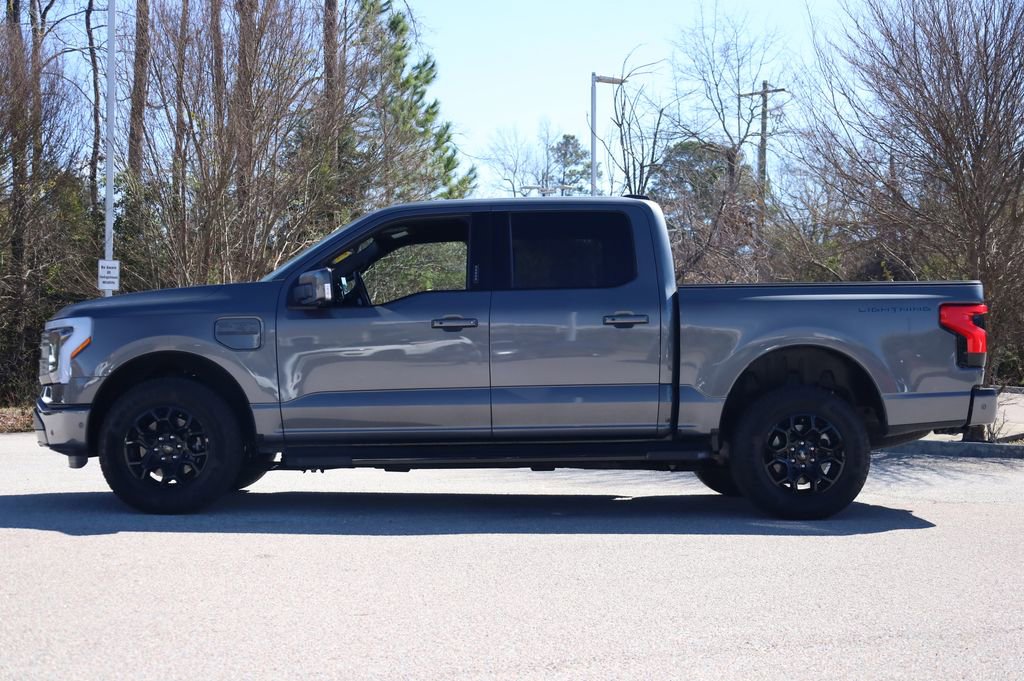 Used 2022 Ford F150 Lightning Lariat image 2