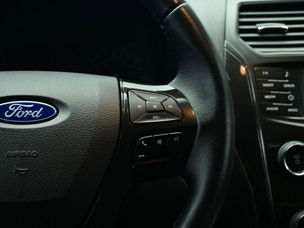 Used 2019 Ford Explorer XLT image 44