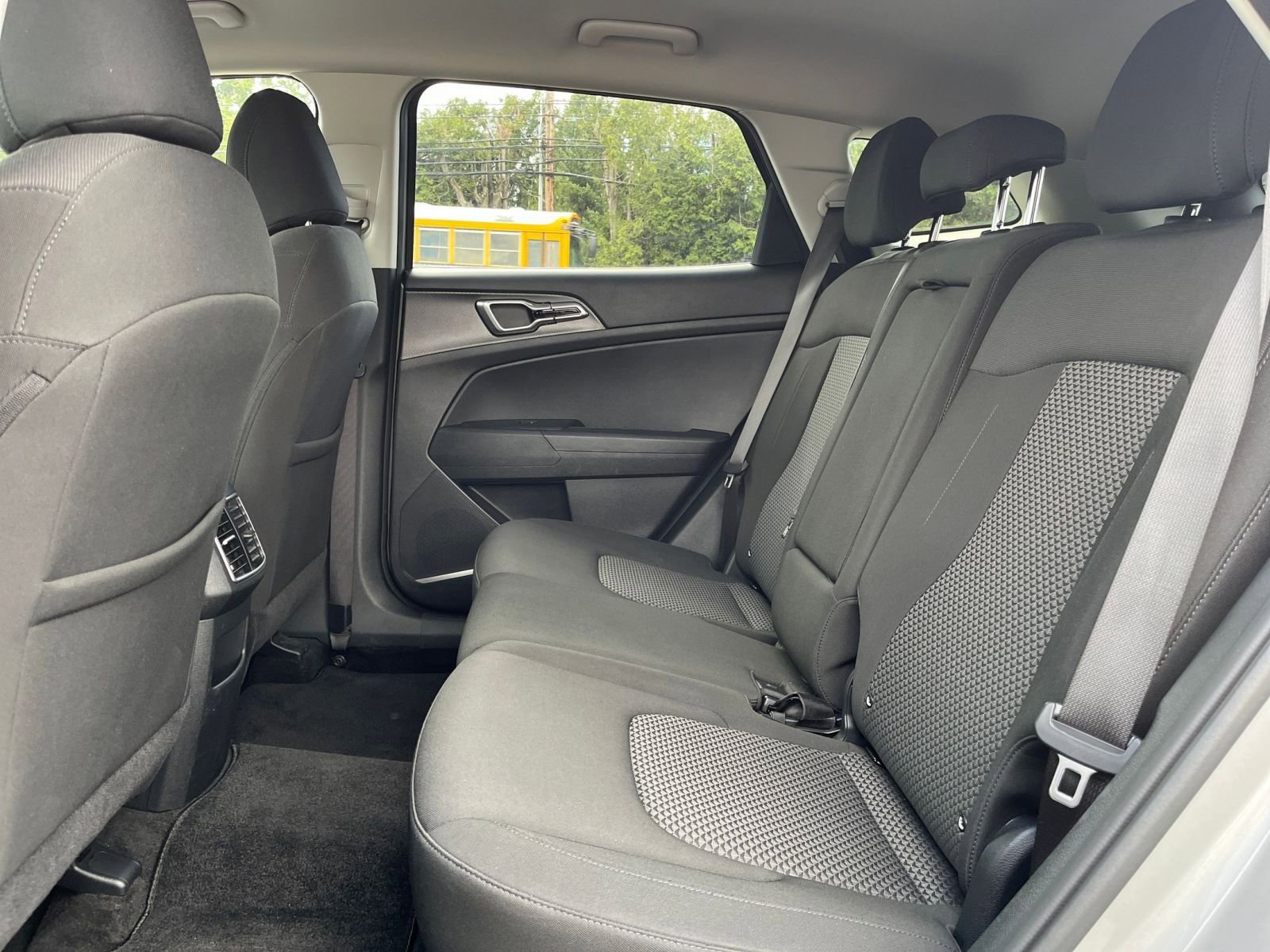 Used 2025 Kia Sportage LX image 27