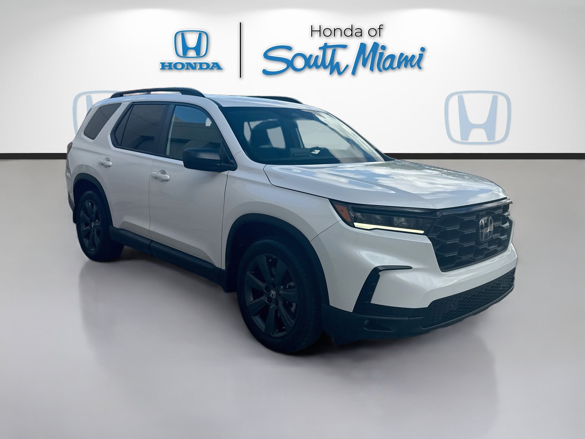 Certified 2025 Honda Pilot Sport image 1