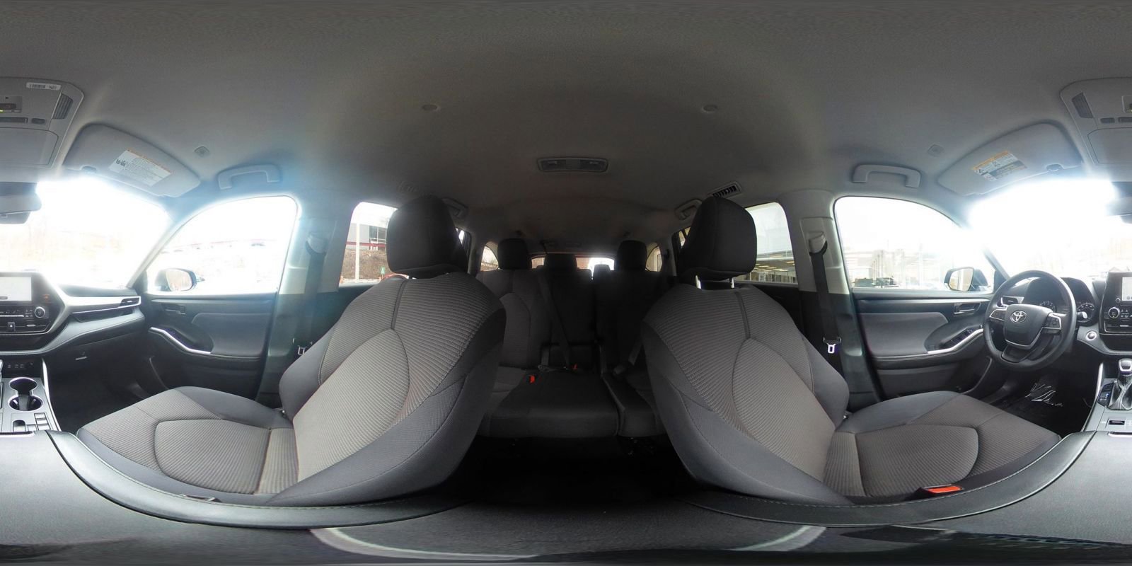 Used 2025 Toyota Highlander LE image 44