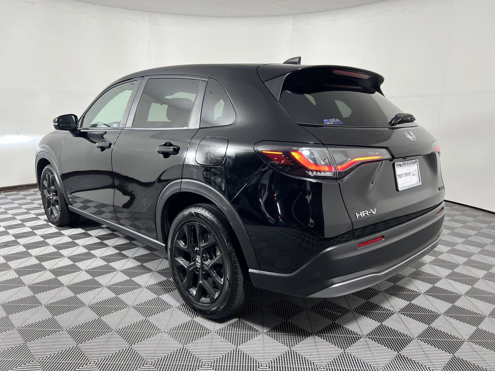 Used 2023 Honda HR-V Sport image 5
