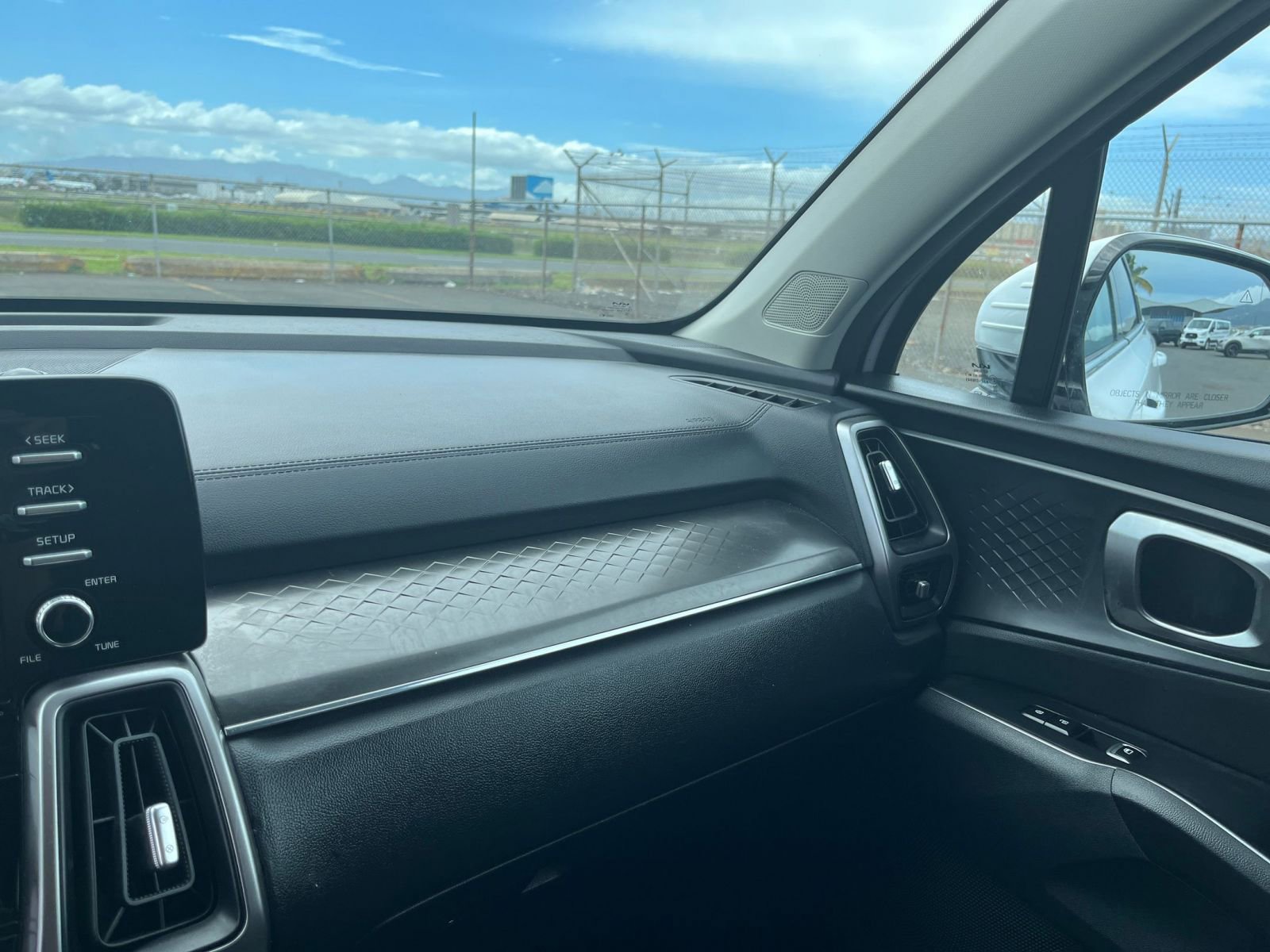 Used 2023 Kia Sorento LX image 36