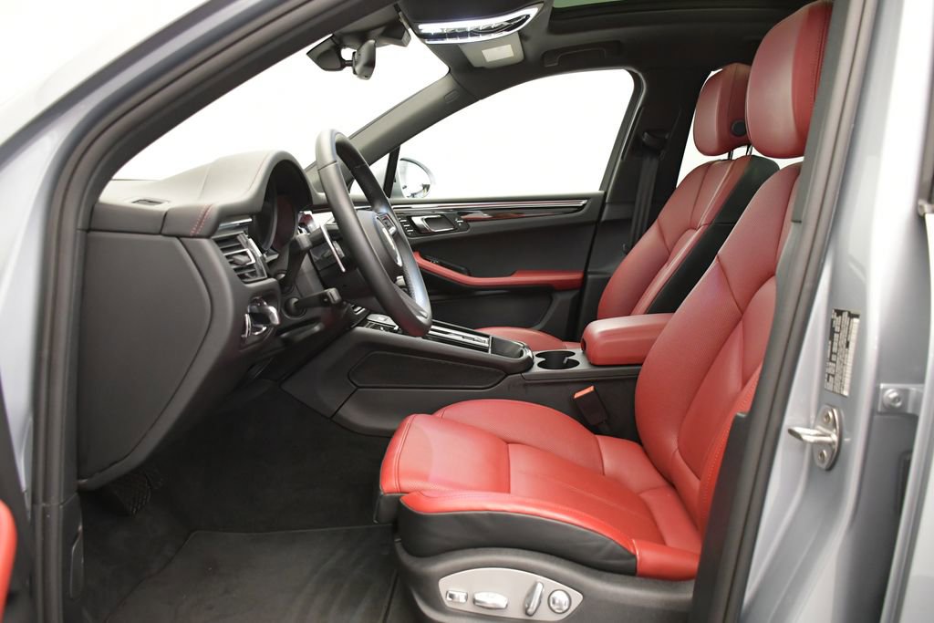 Used 2025 Porsche Macan Turbo image 5