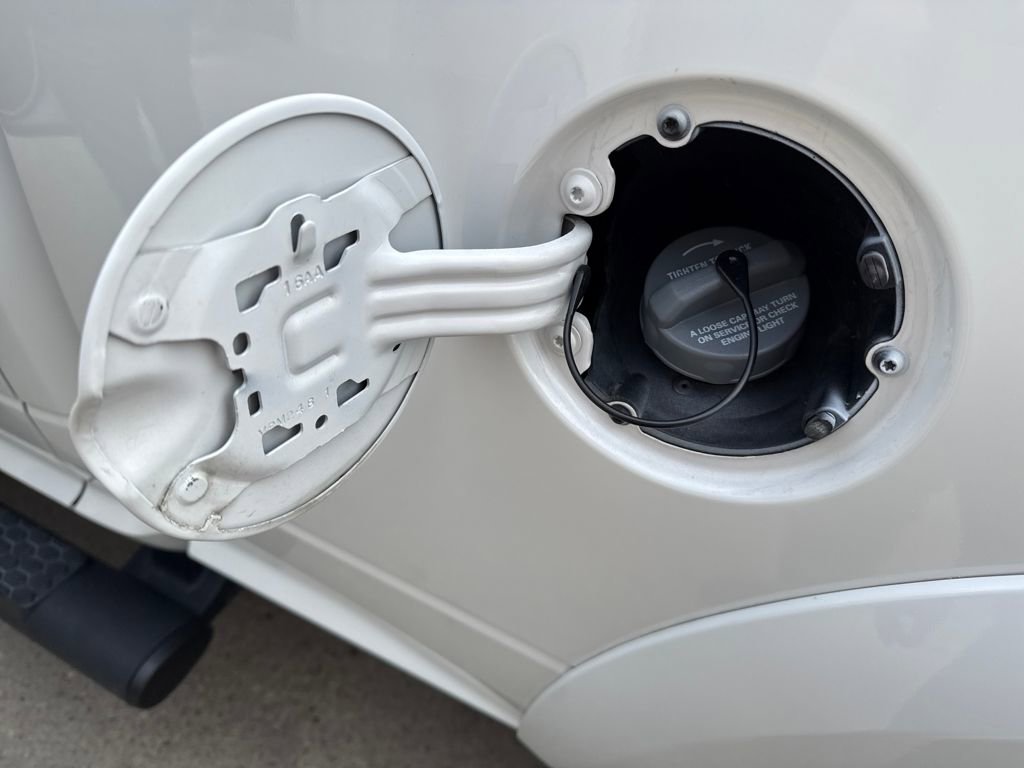 Used 2018 RAM 1500 SLT image 32