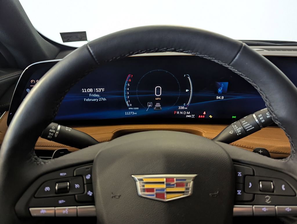 Used 2025 Cadillac XT4 Premium Luxury image 9