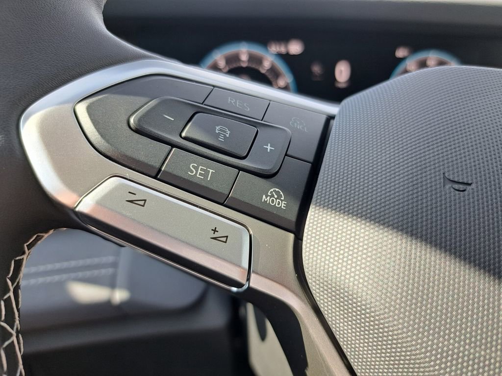 New 2026 Volkswagen Tiguan SE image 14