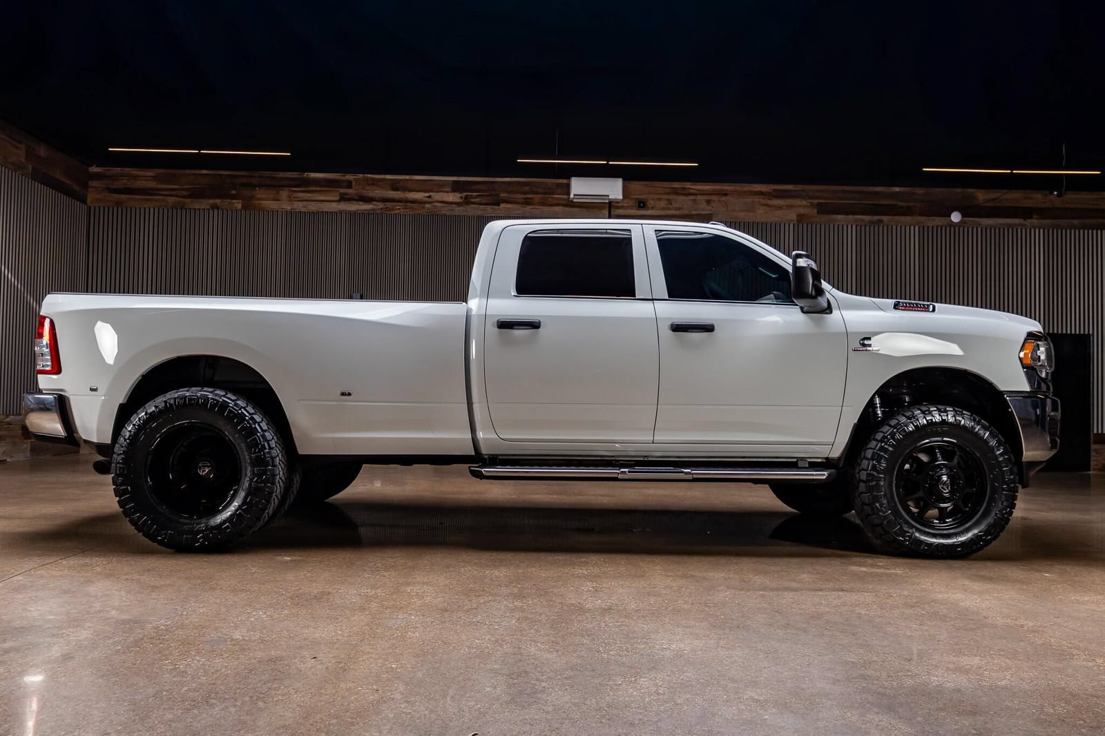 Used 2024 RAM 3500 Tradesman w/ Chrome Appearance Group AWD/4WD image 11