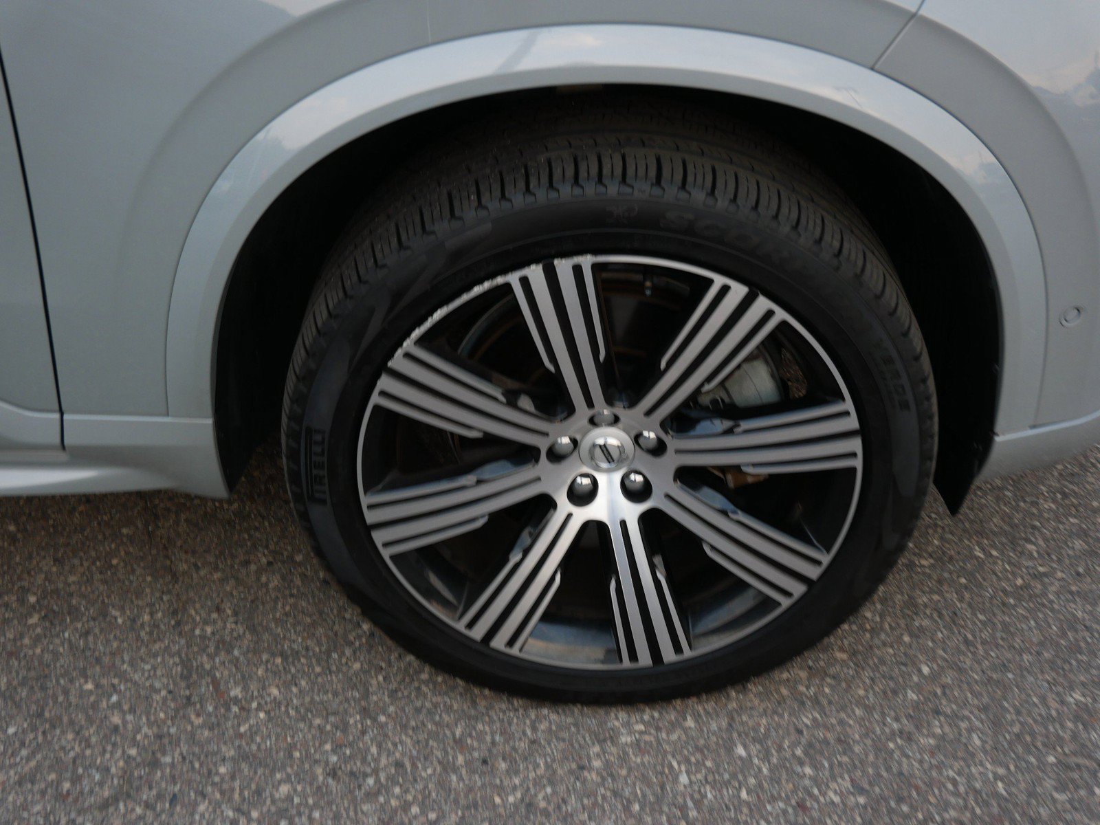 Certified 2025 Volvo XC90 T8 Plus w/ Protection Package Premier AWD/4WD image 9