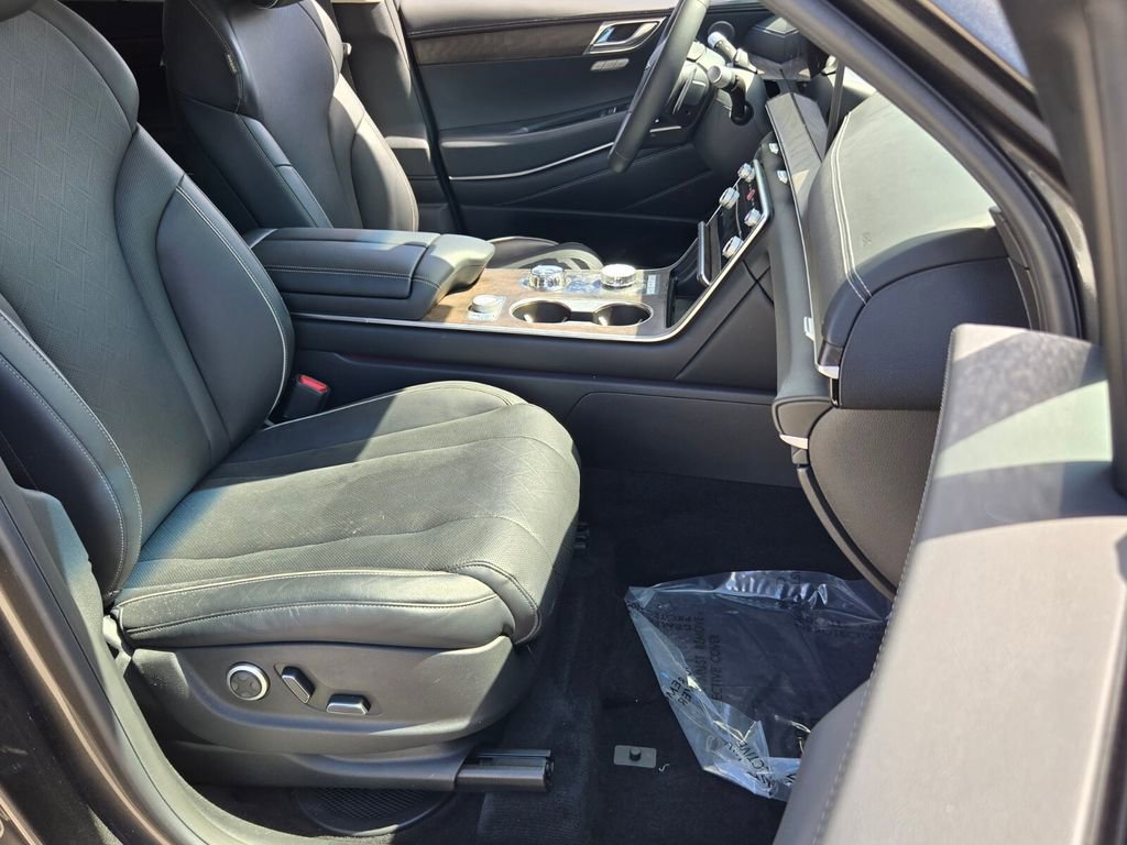 Used 2025 Genesis GV80 3.5T Advanced image 17