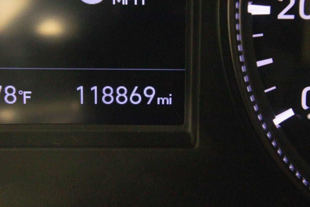 Used 2020 Hyundai Santa Fe SE image 21