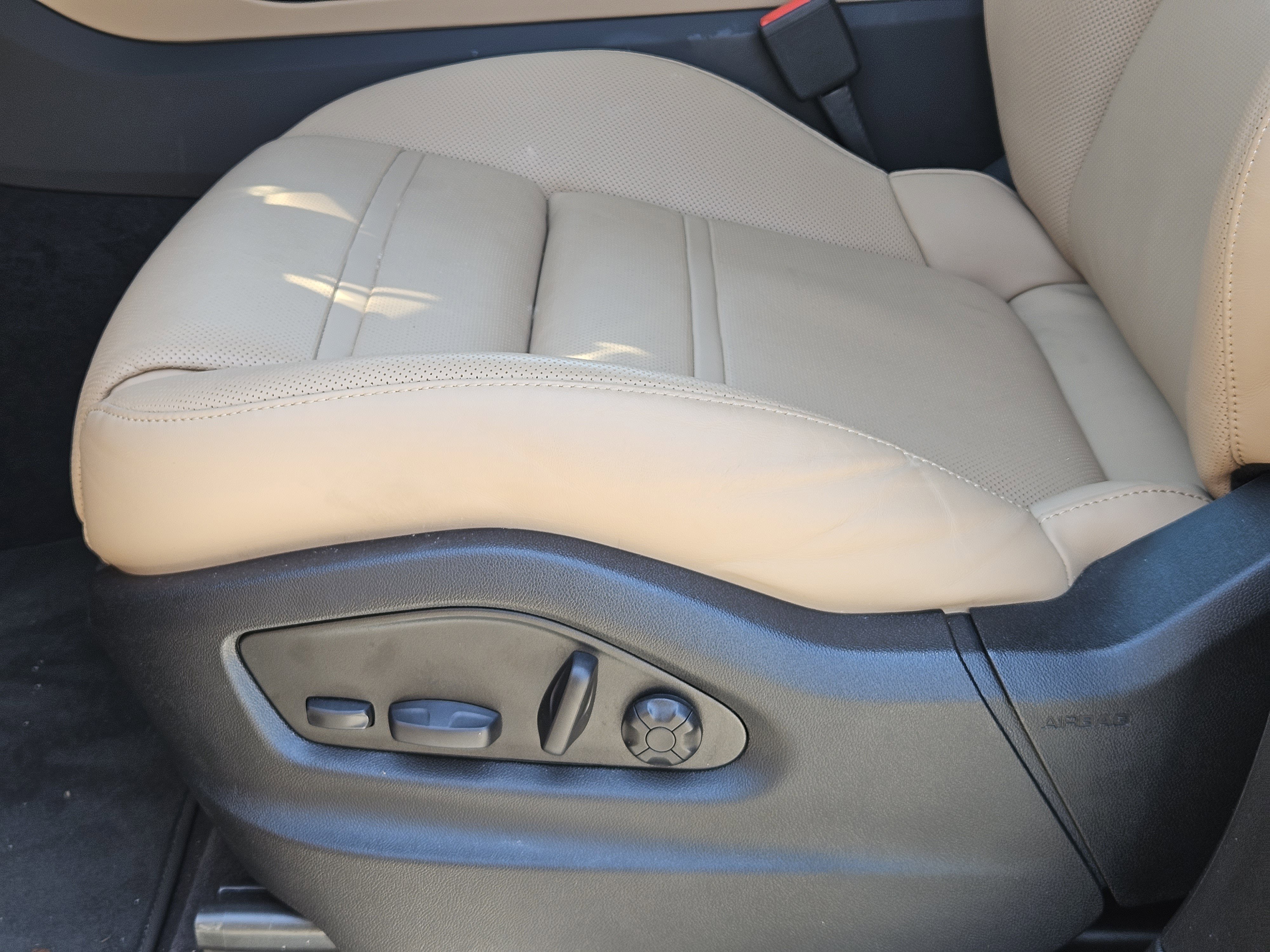 Certified 2025 Porsche Cayenne AWD/4WD image 23