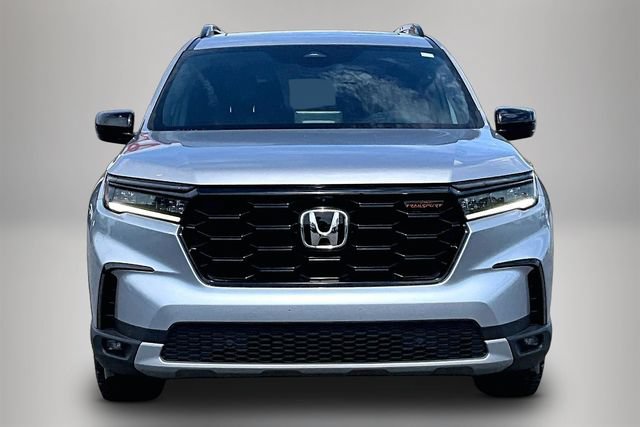 Used 2025 Honda Pilot TrailSport image 3