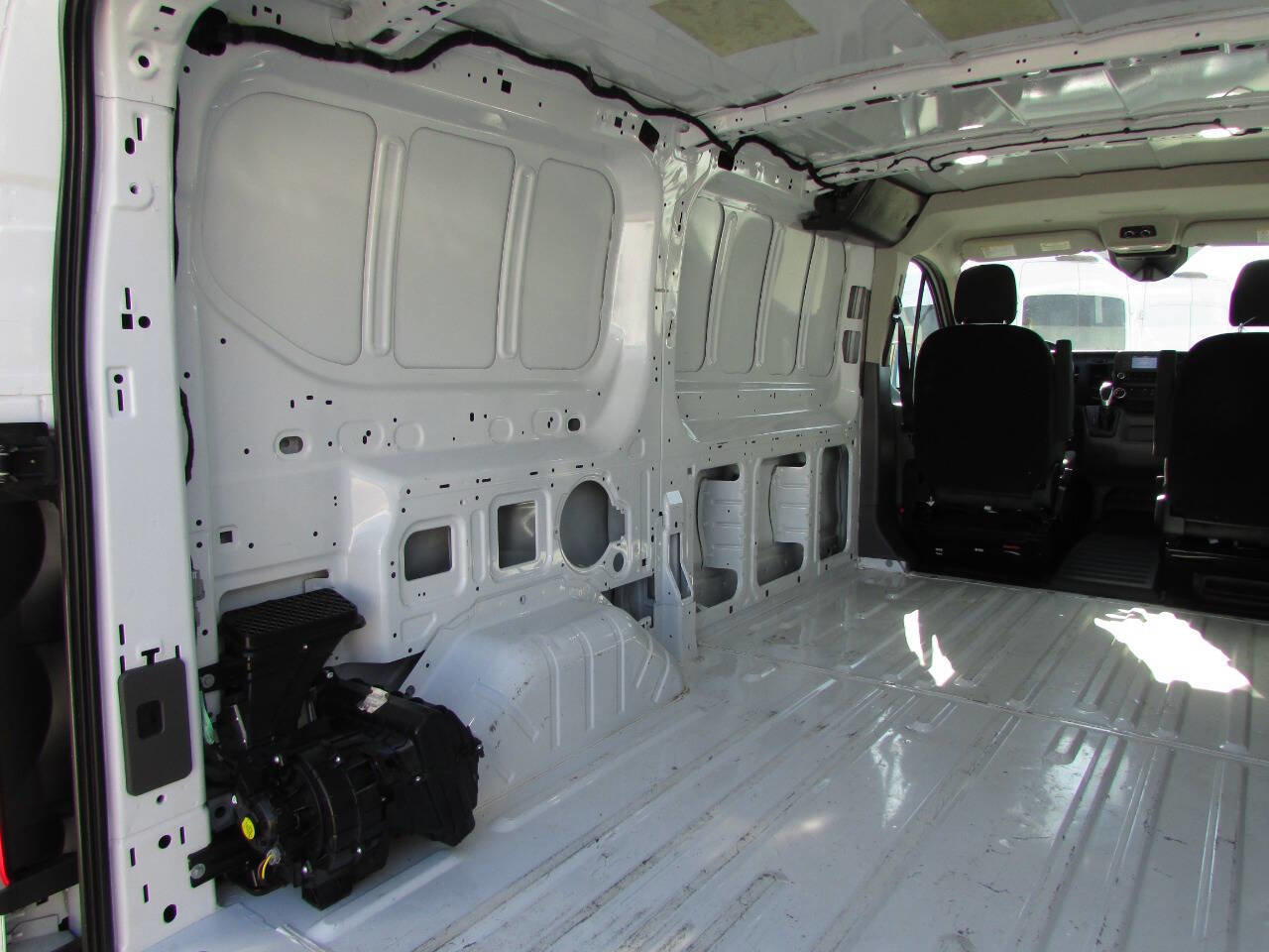 Used 2024 Ford Transit 150 Low Roof AWD image 25