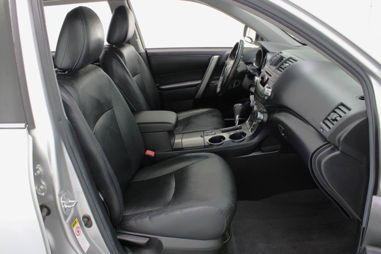 Used 2011 Toyota Highlander SE w/ Tow Pkg FWD image 49