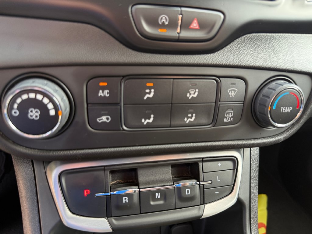 Used 2024 GMC Terrain SLE AWD/4WD image 28