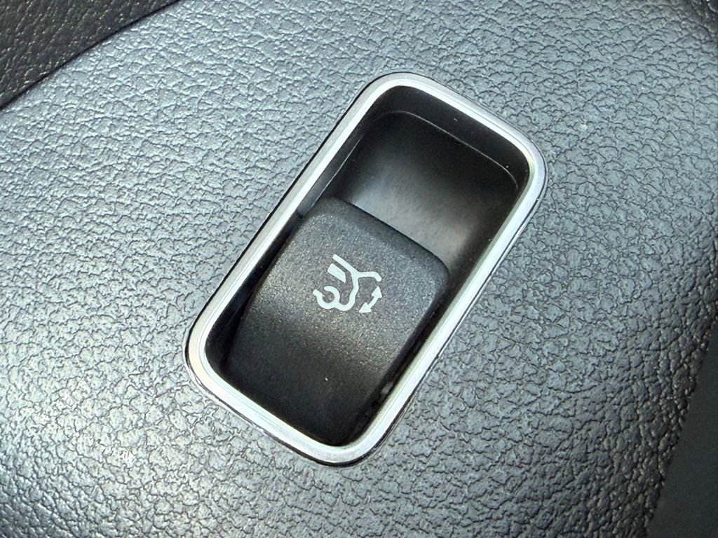 Used 2025 Mercedes-Benz GLS 450 4MATIC image 21