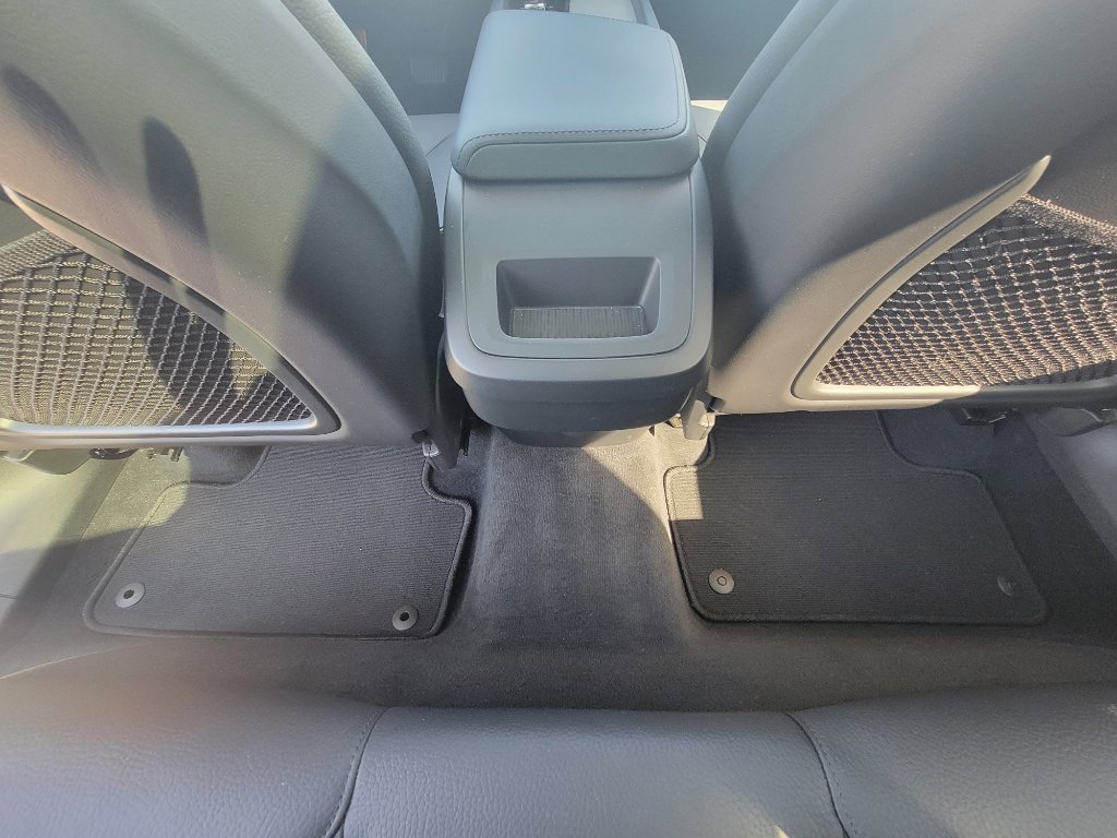 Used 2025 Volvo XC60 B5 Plus image 33